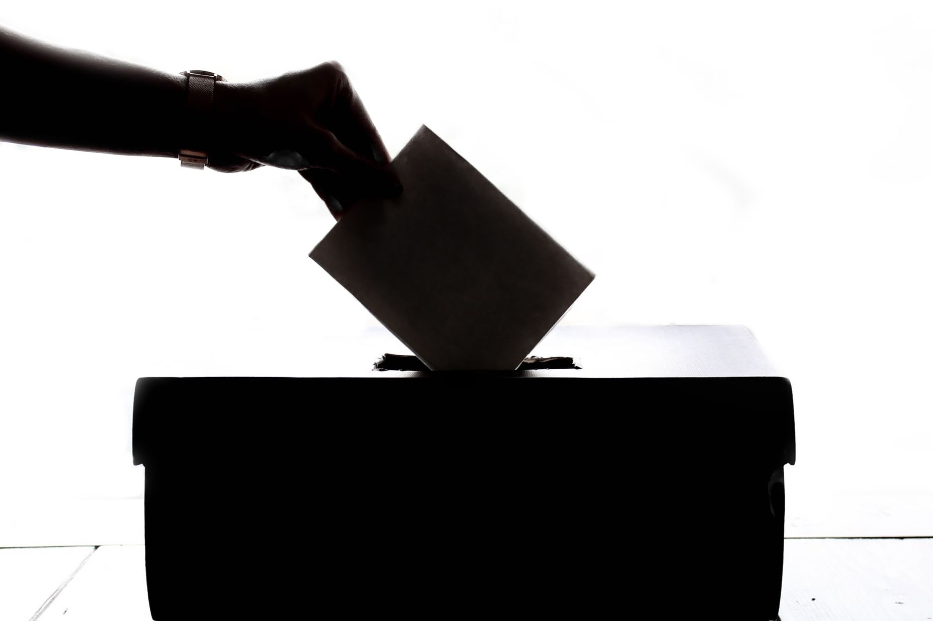 Urna eletrônica em seção de votação no Brasil